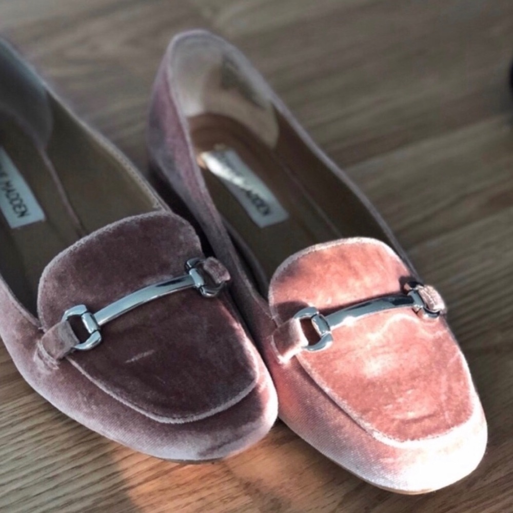 Super cute Steve Madden pink velvet loafers